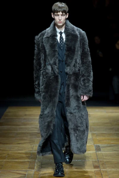 Look 9
